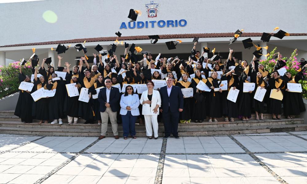 Egresan 53 nuevos licenciados en Derecho de la Universidad de Guadalajara en Puerto Vallarta