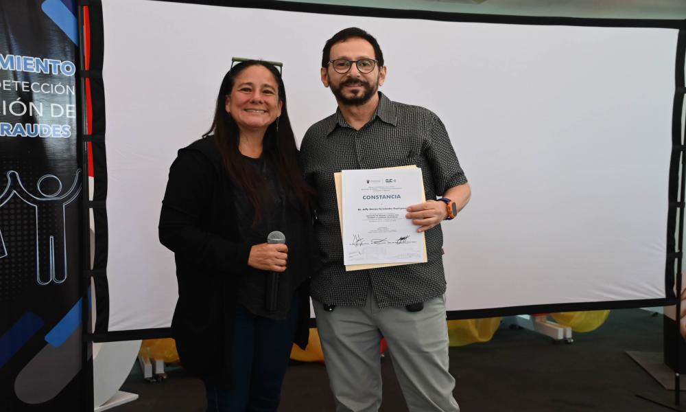 Invitan a universitarios a no caer fraudes o estafas por internet o llamadas telefónicas