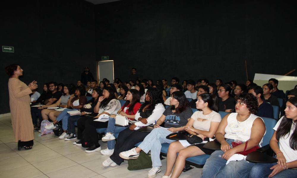 CUCosta recibe a estudiantes de nuevo ingreso y sus familias en Cursos de Inducción 2025-B