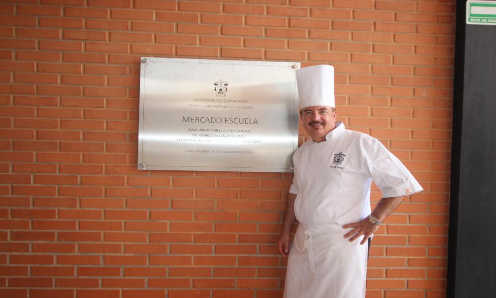 Deja Dr. Jorge Téllez López en funciones el Centro Cultural y Mercado Escuela del CUCosta