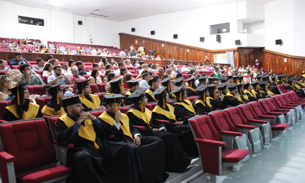 Universidad de Guadalajara celebra el acto académico de la LV Generación de Licenciados en Administración del CUCosta