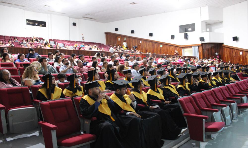 Universidad de Guadalajara celebra el acto académico de la LV Generación de Licenciados en Administración del CUCosta