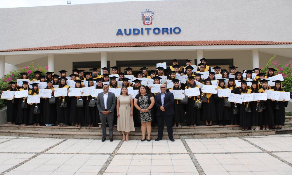 Universidad de Guadalajara celebra el acto académico de la LV Generación de Licenciados en Administración del CUCosta