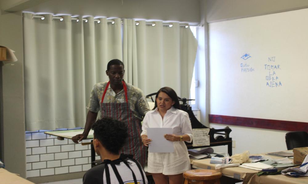 El artista Joaquín Bolívar Thomas impartió taller de Collografía en CUCosta