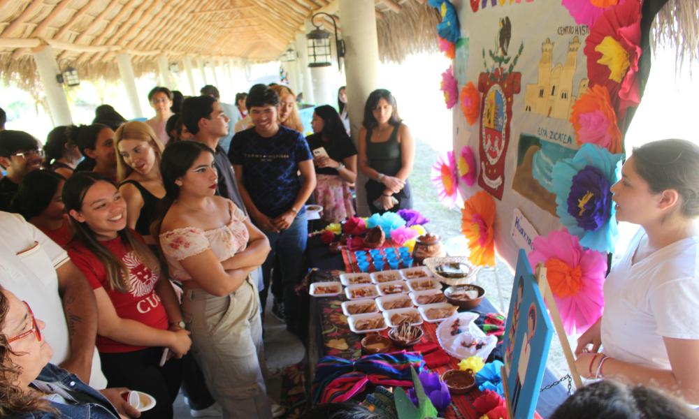 Estudiantes de Turismo presentan exposición de Estados y Pueblos Mágicos
