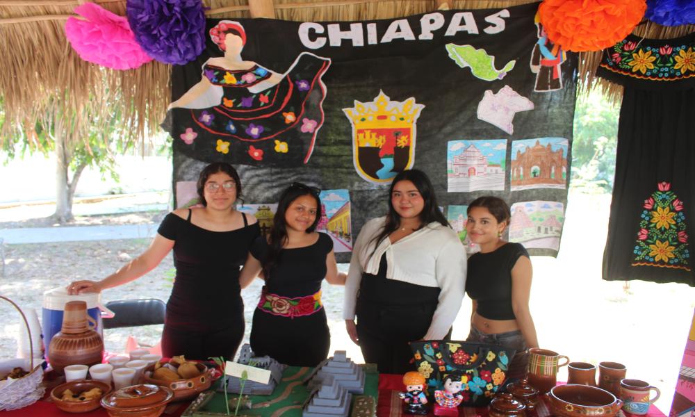 Estudiantes de Turismo presentan exposición de Estados y Pueblos Mágicos