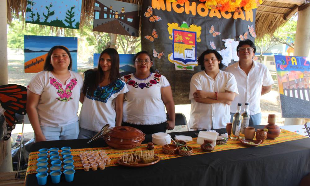 Estudiantes de Turismo presentan exposición de Estados y Pueblos Mágicos