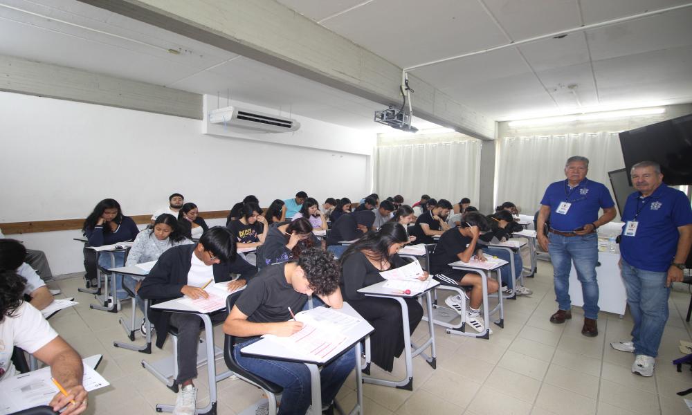 Acudió el 95.75% de aspirantes registrados a hacer examen de admisión en CUCosta