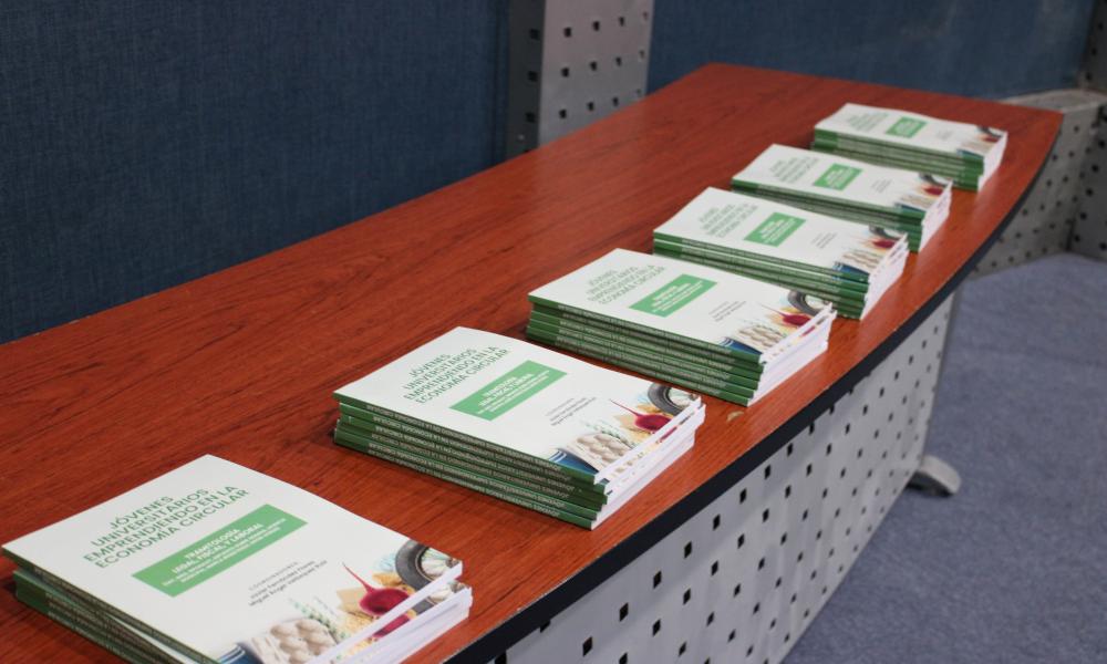 Presentan libro en honor al legado del Dr. Francisco Ríos Gallardo