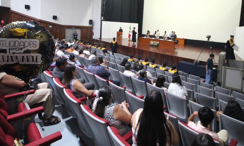 Se graduaron 20 estudiantes de la Licenciatura en Ingeniería Civil
