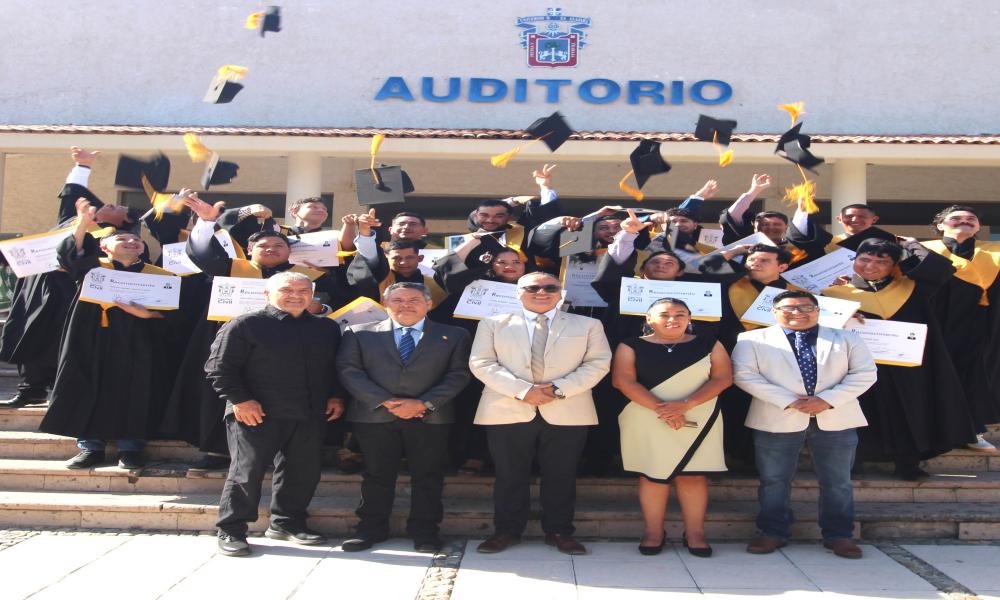 Se graduaron 20 estudiantes de la Licenciatura en Ingeniería Civil
