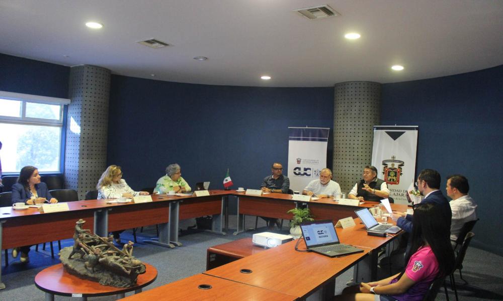 Autoridades universitarias presentan proyectos académicos de interés para industriales