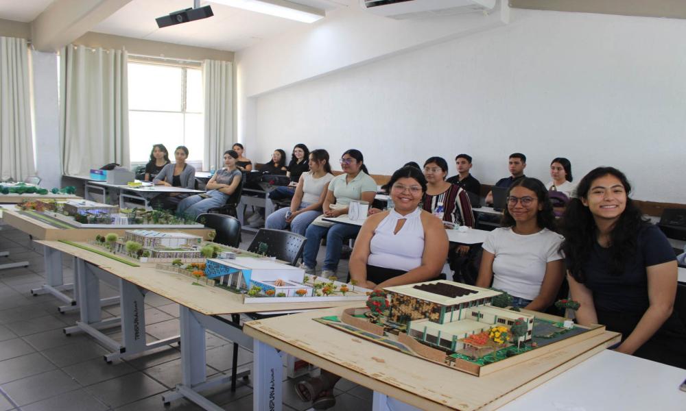  Presentan estudiantes de Arquitectura sus proyectos finales del semestre