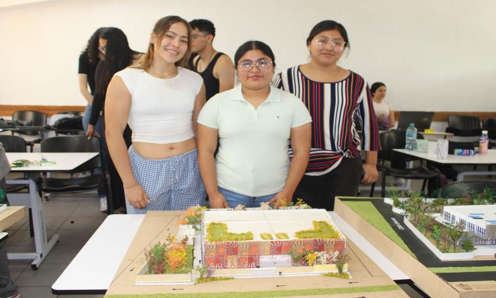  Presentan estudiantes de Arquitectura sus proyectos finales del semestre