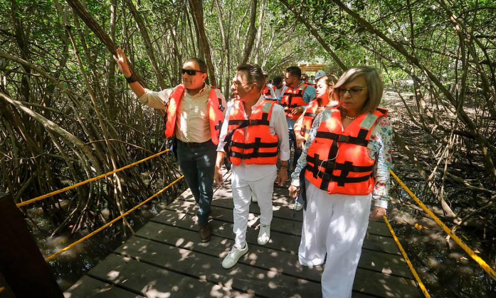 La Rectora del CUCosta acompaña al Gobernador en gira de trabajo en Puerto Vallarta