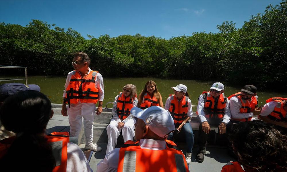 La Rectora del CUCosta acompaña al Gobernador en gira de trabajo en Puerto Vallarta