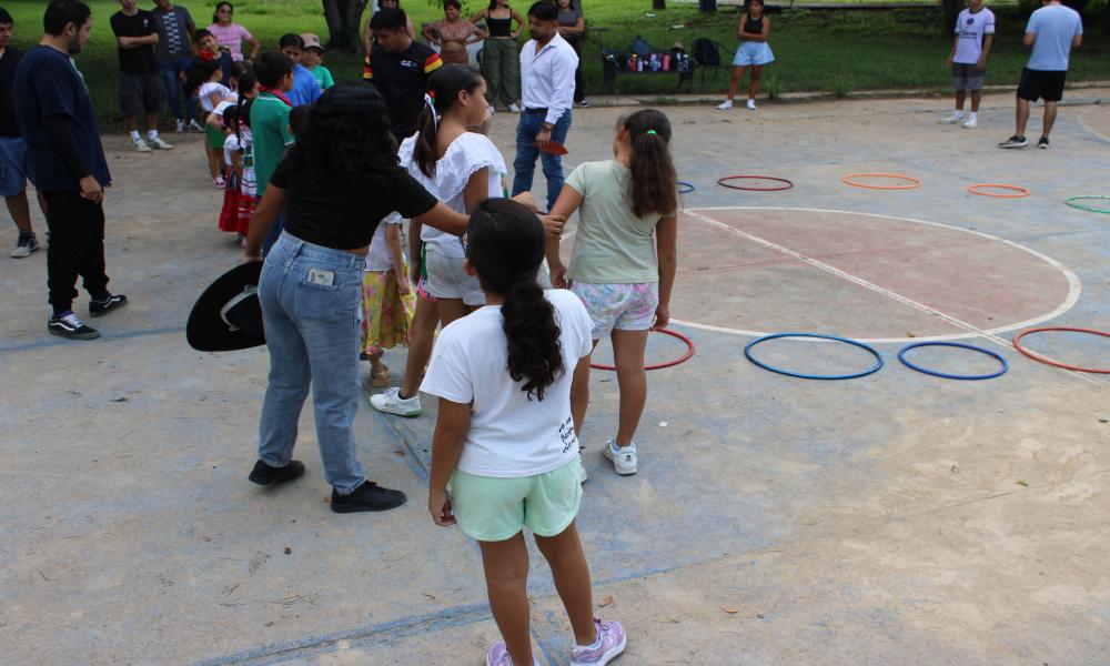 Niñas, niños y adolescentes participan en el “Viernes Creativo CUCosta