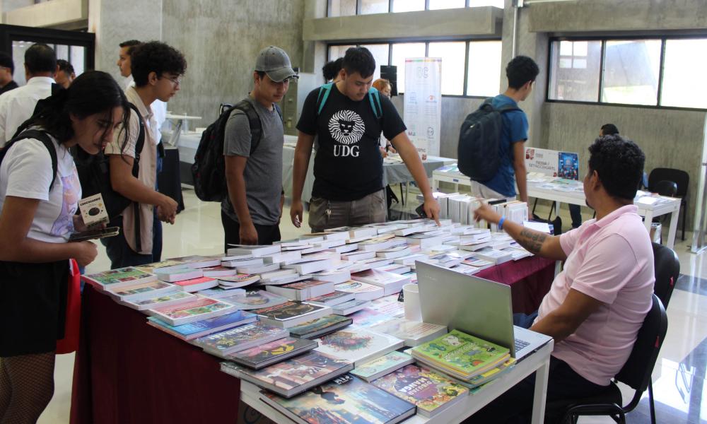 Inicia la Feria Bibliográfica CUCosta 2025 con la participación de 15 editoriales