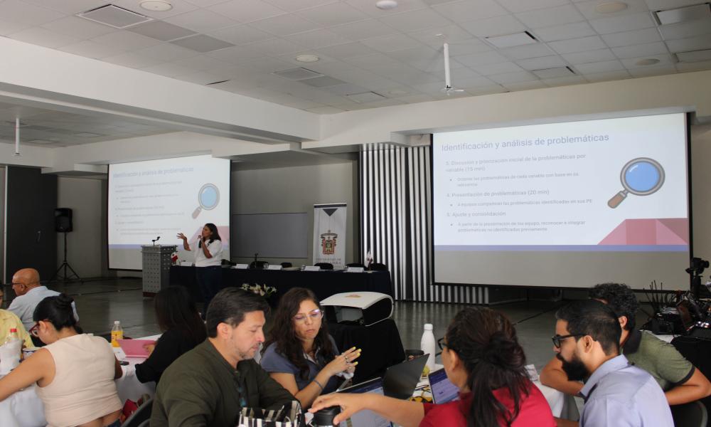 Taller de evaluación académica orienta la actualización de planes y programas educativos