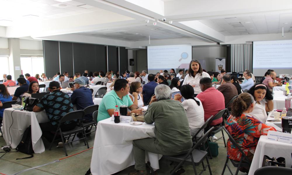 Taller de evaluación académica orienta la actualización de planes y programas educativos