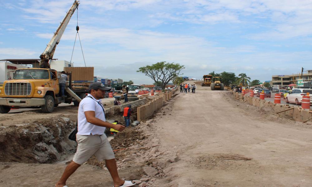 La Rectora del CUCosta acompaña al Gobernador en gira de trabajo en Puerto Vallarta