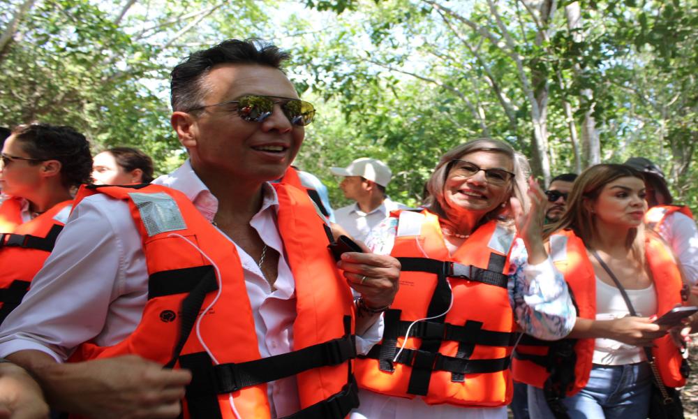 La Rectora del CUCosta acompaña al Gobernador en gira de trabajo en Puerto Vallarta