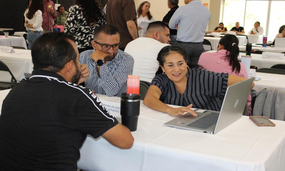 Taller de evaluación académica orienta la actualización de planes y programas educativos