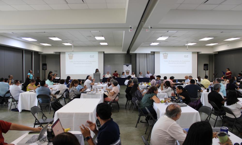 Taller de evaluación académica orienta la actualización de planes y programas educativos