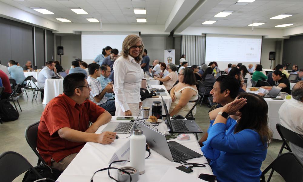 Taller de evaluación académica orienta la actualización de planes y programas educativos