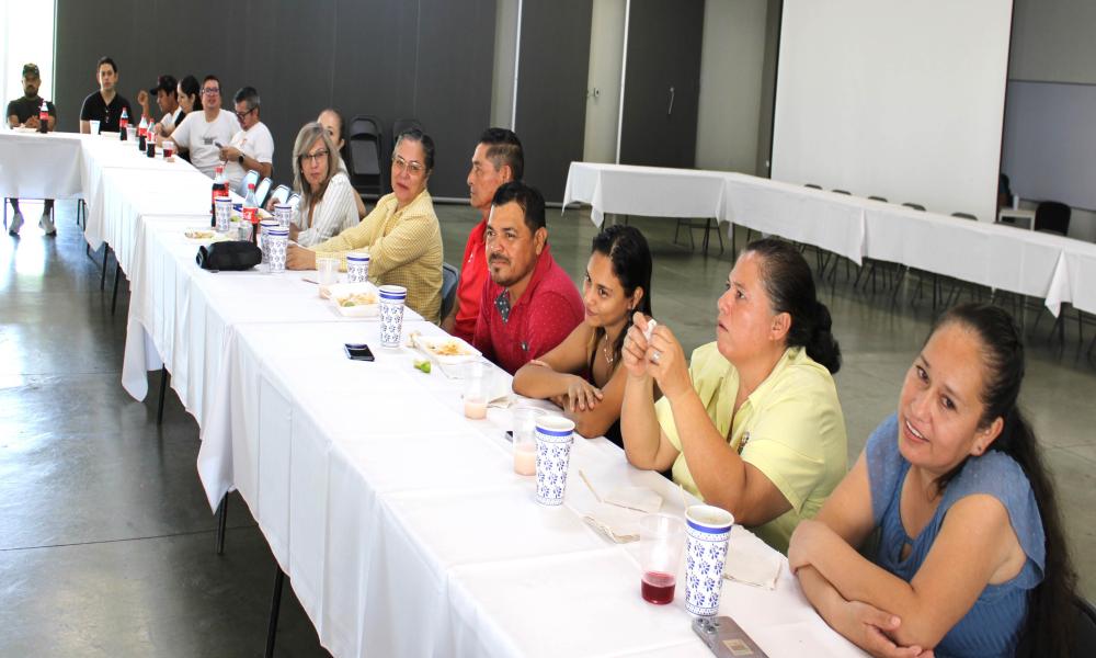 Rectora del CUCosta reconoce labor de Servicios Generales y escucha propuestas de mejora