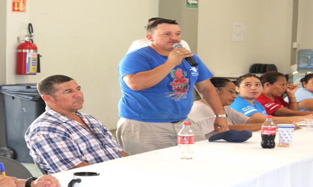 Rectora del CUCosta reconoce labor de Servicios Generales y escucha propuestas de mejora