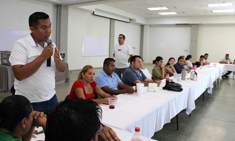 Rectora del CUCosta reconoce labor de Servicios Generales y escucha propuestas de mejora