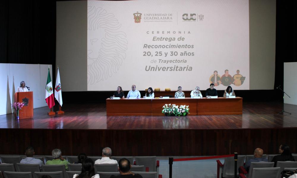 CUCosta rinde homenaje a su personal por décadas de servicio y compromiso con la educación