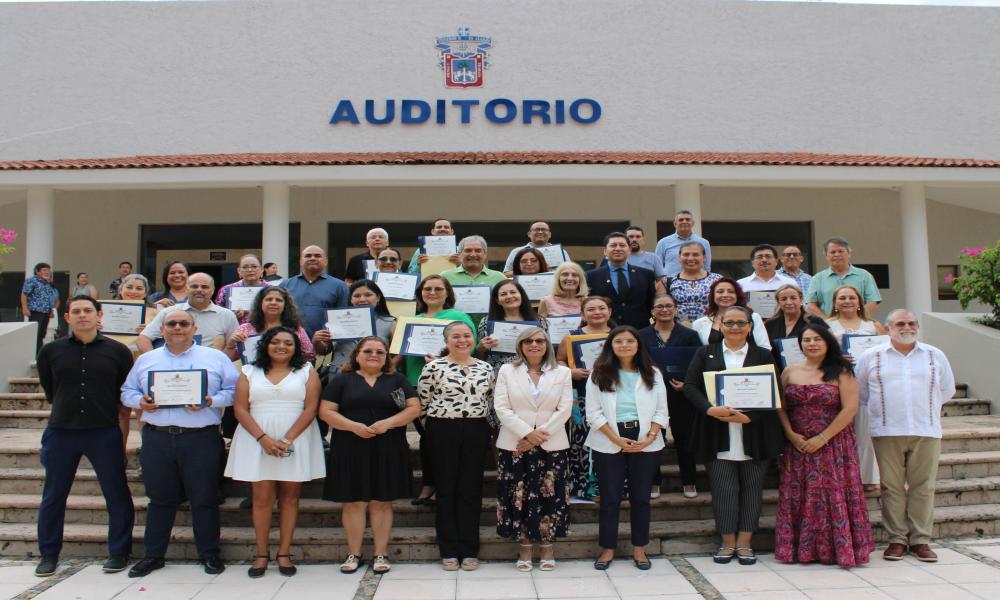 CUCosta rinde homenaje a su personal por décadas de servicio y compromiso con la educación