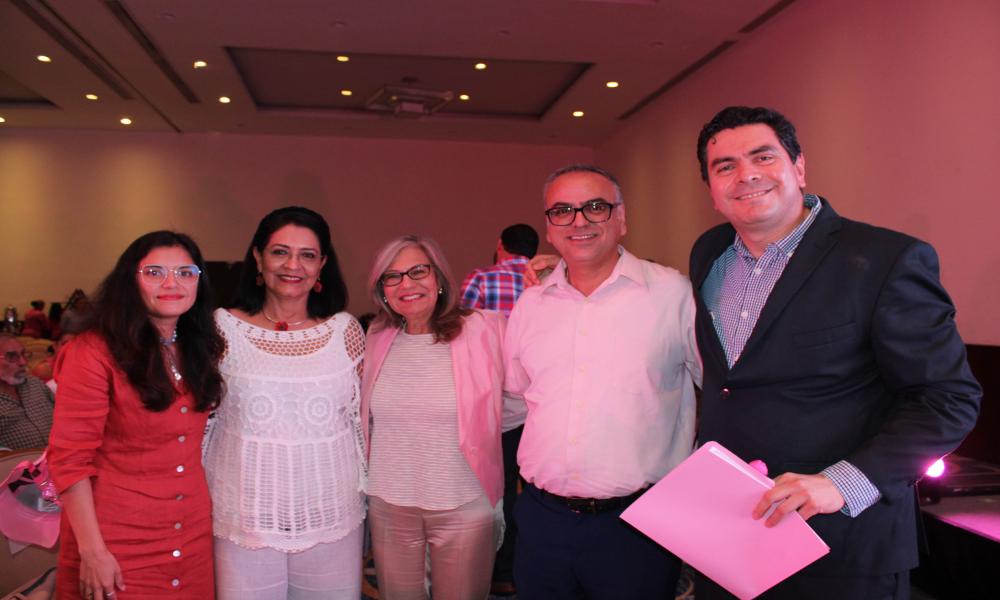 Exitosa Pasarela Fashion Pink con la suma de la comunidad universitaria