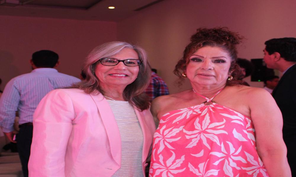 Exitosa Pasarela Fashion Pink con la suma de la comunidad universitaria