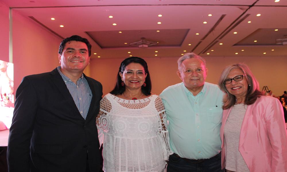 Exitosa Pasarela Fashion Pink con la suma de la comunidad universitaria