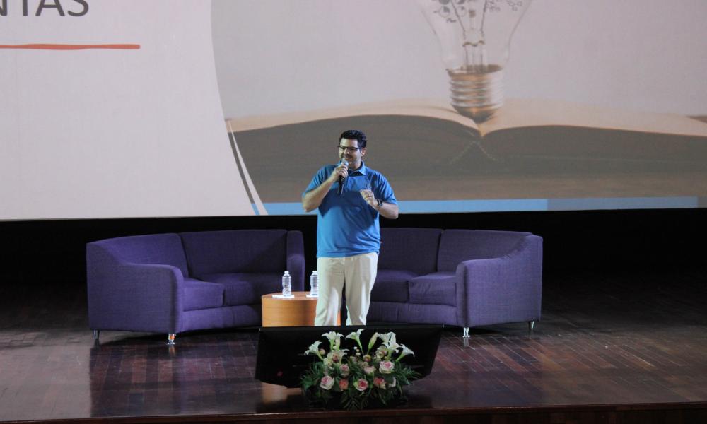 Estudiantes de CUCosta se conectan con líderes de Unlimited Vacation Club en el Día Mundial del Turismo