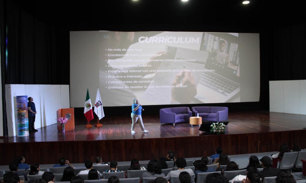 Estudiantes de CUCosta se conectan con líderes de Unlimited Vacation Club en el Día Mundial del Turismo