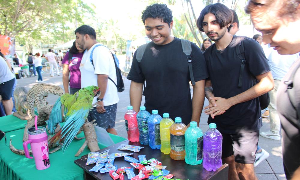 Celebra CUCosta el Día Mundial de los Animales con la Feria Ambiental