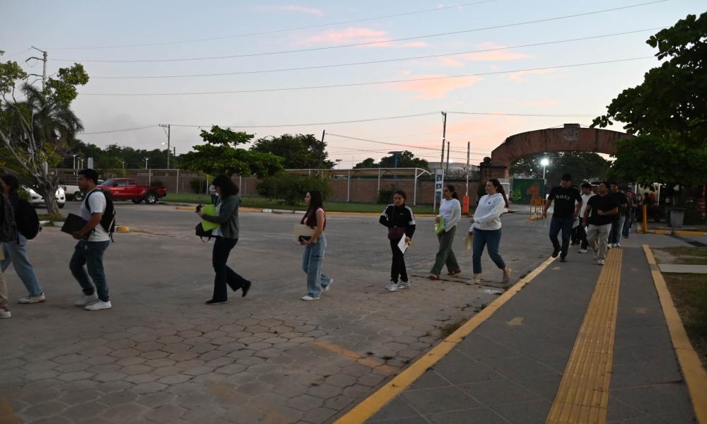 437 estudiantes del calendario 2025-B presentan el EGEL Plus de Ceneval en CUCosta