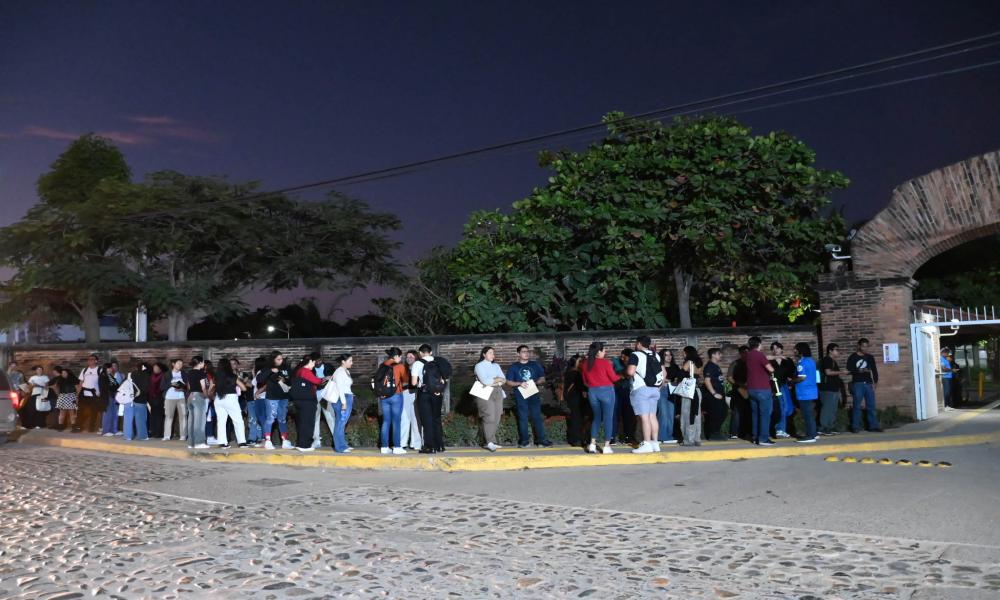 437 estudiantes del calendario 2025-B presentan el EGEL Plus de Ceneval en CUCosta