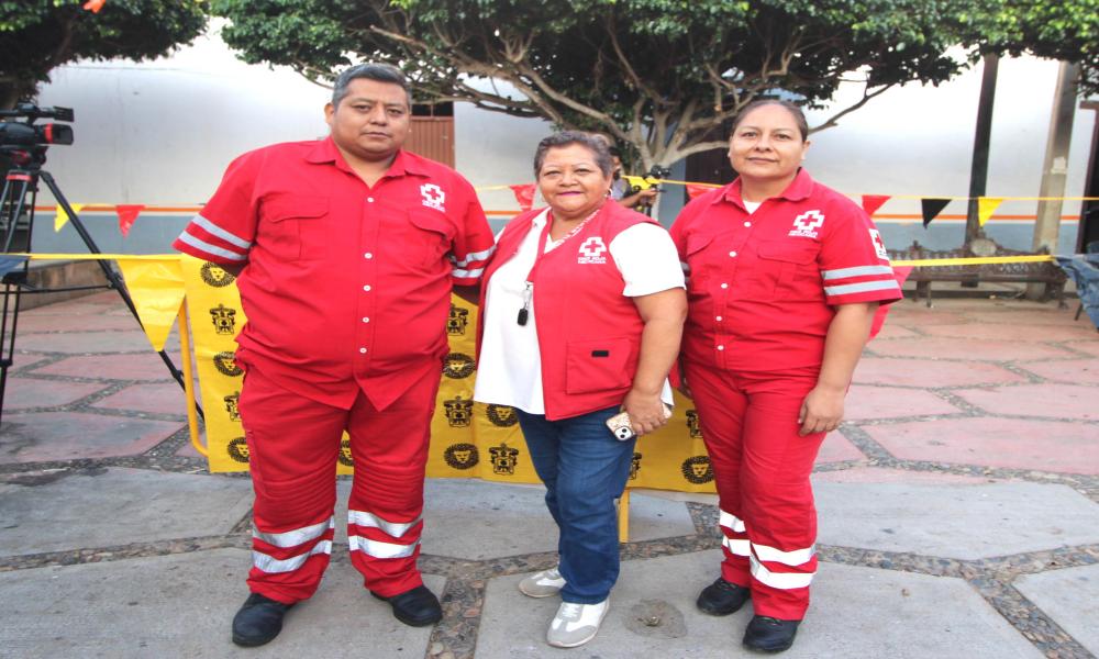 Ambiente deportivo y orgullo UdeG en la V Carrera Leones Negros Grupo Diagnosti-k 2025 en Tomatlán