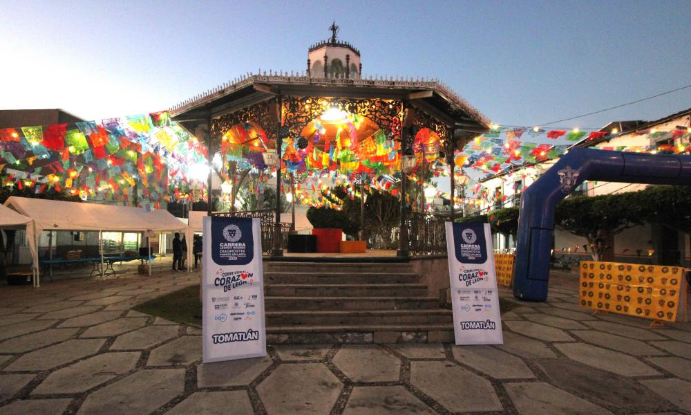 Ambiente deportivo y orgullo UdeG en la V Carrera Leones Negros Grupo Diagnosti-k 2025 en Tomatlán