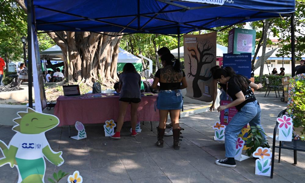 Exposición de Diseño para la Comunicación Gráfica resalta talento estudiantil