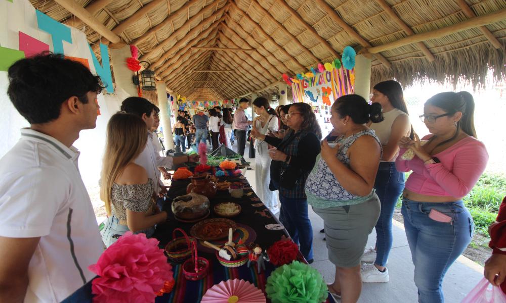 Estudiantes participan en el XXII Campamento de Recreación, Cultura Física y Deportes