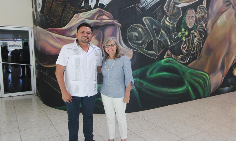 Rectora junto a Rosalío Villaseñor Álvarez