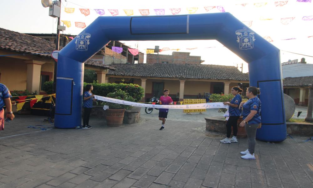 Participantes de la VI Carrera Leones Negros Diagnosti-k 2025 - Tuito