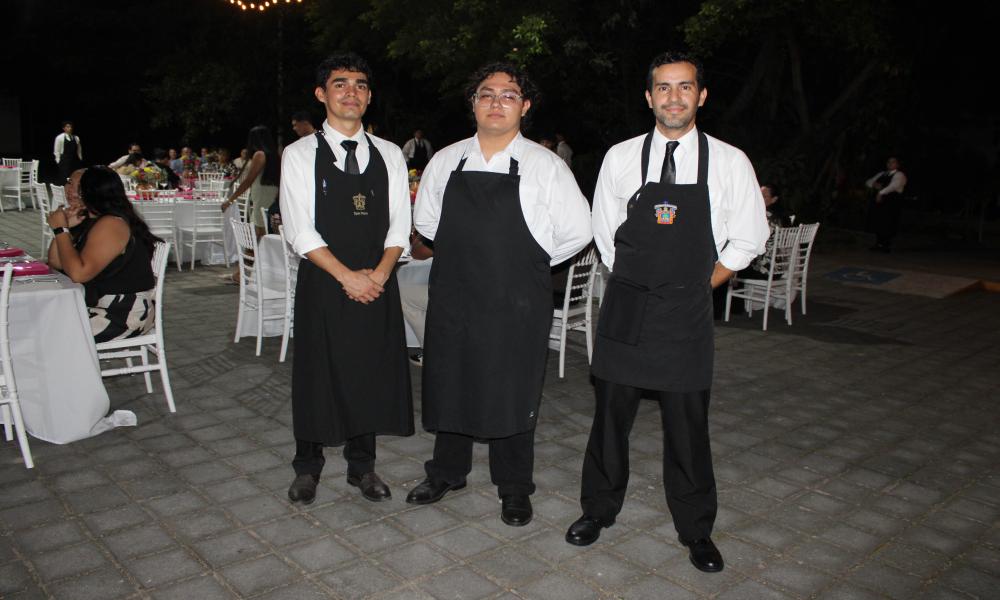 Estudiantes de Ciencias y Artes Culinarias presentan la cena especial “Sabor y Raíz”