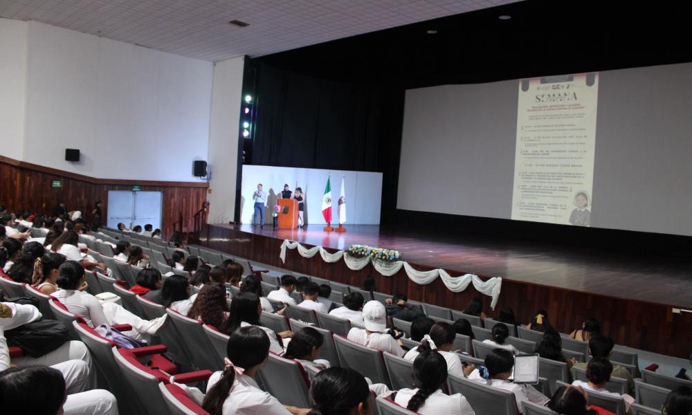 Estudiantes y expertos participaron en el Simposio de la Mujer y el Recién Nacido